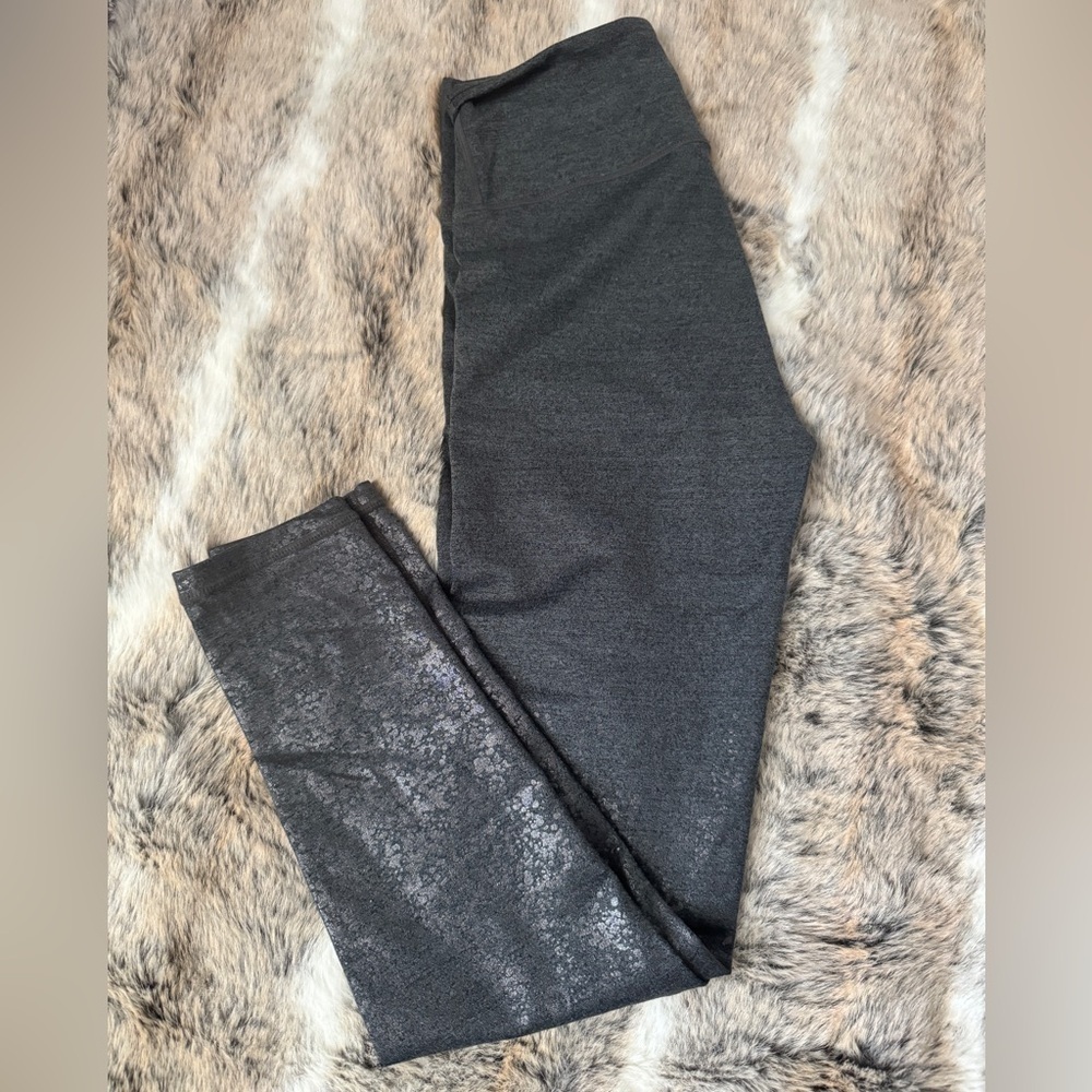 Lilly Pulitzer Luxletic Size Small Legging Black Metallic Bottom